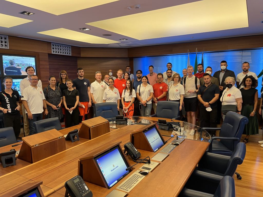 The project group in the situation room of the Italian Civil Protection Department during their tour.